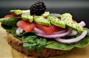 TOSTA DE VERDURAS FRESCAS