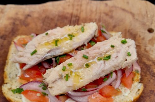 Tosta de pico de gallo con caballa